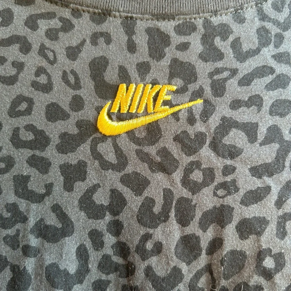 Nike Long Sleeve Tee Women Black Cheetah Print Embroidered Logo Size M